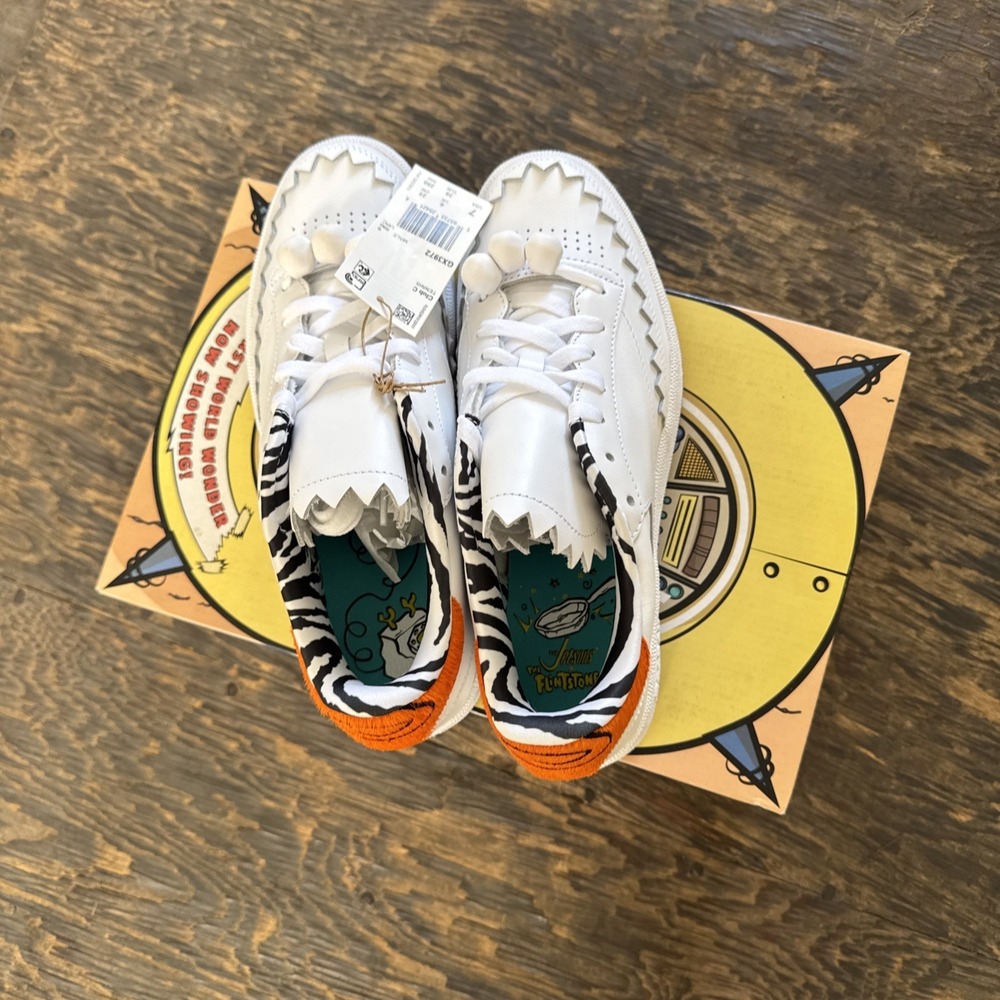 Size 7- Reebok Flintstones Meet Jetsons x Club C Wilma - Picture 4 of 5